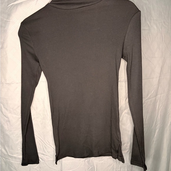 2 for $5: NWT F21 Turtle Necks - Picture 4 of 4